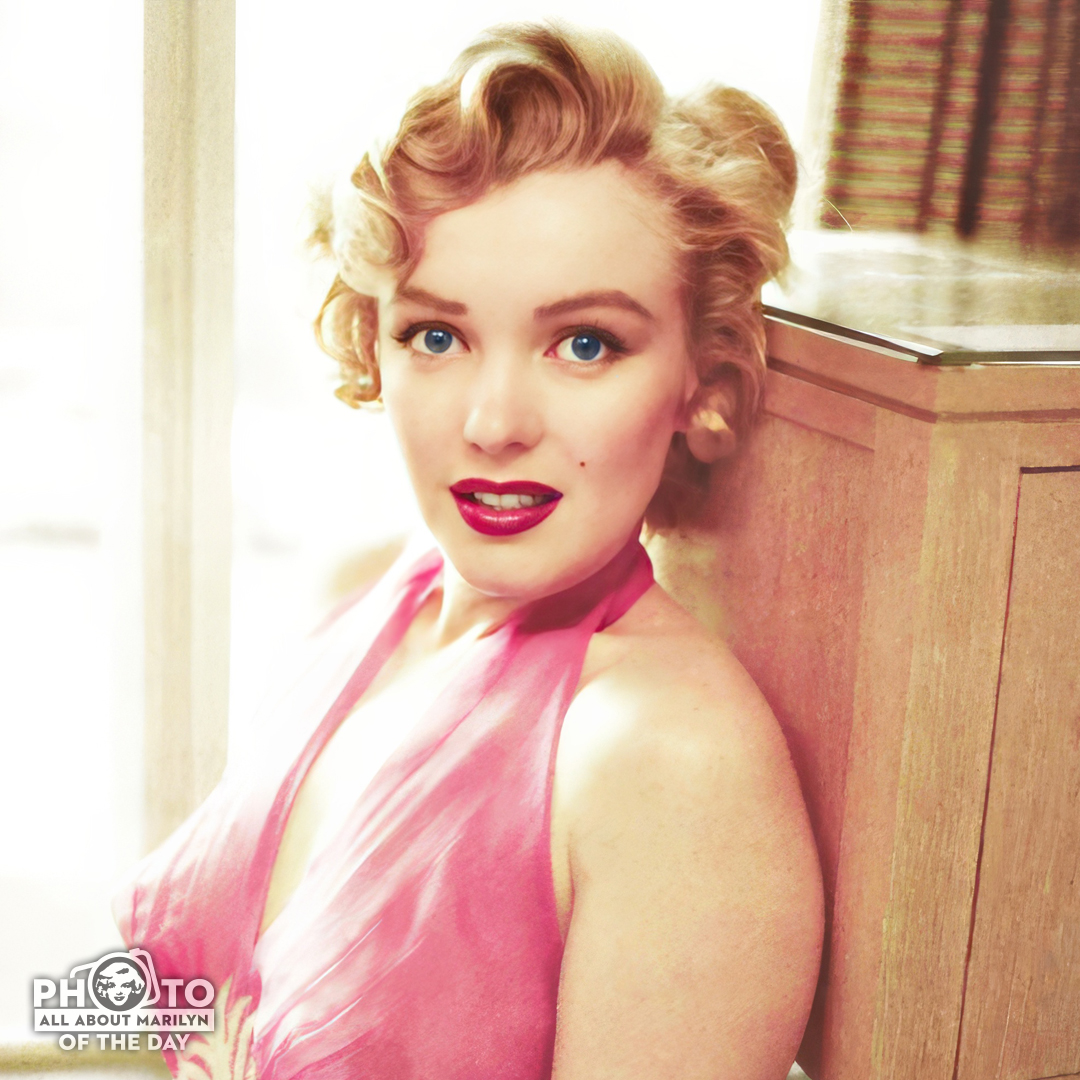 AllAboutMM's tweet photo. MARILYN MONROE #PhotoOfTheDay — Marilyn in her apartment and captured by Philippe Halsman. #WhatAFace

#MarilynMonroeFans #AllAboutMarilyn #MarilynMonroe #Marilyn #MarilynMonroeMoment #oldHollywood #vintagecolor #moviestar #blondecurls #blonde #blond https://t.co/6CiQ8wV1Wd