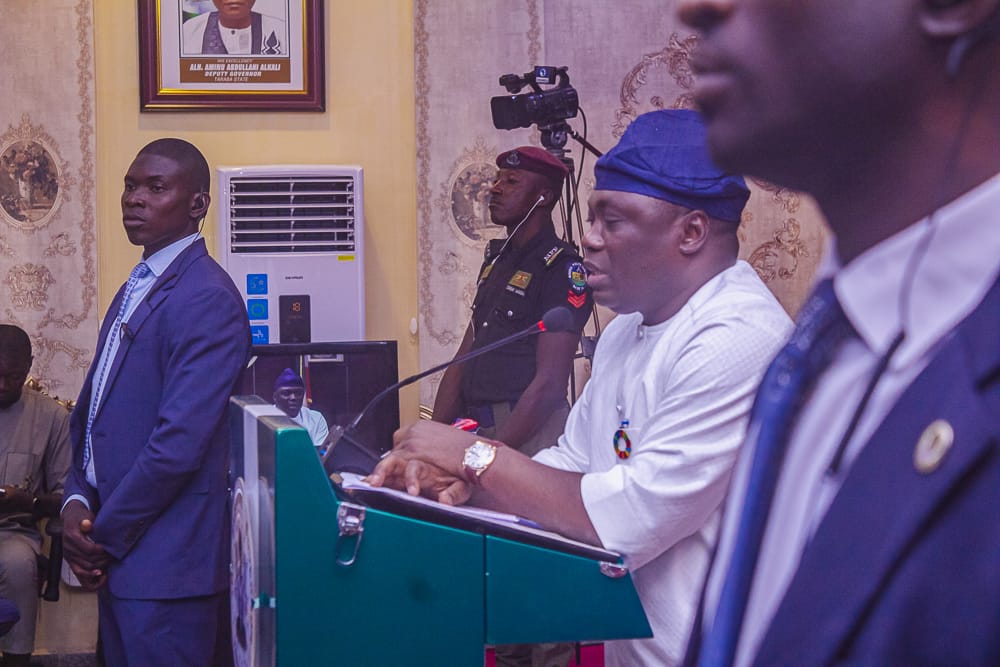 GovAgbuKefas's tweet image. Earlier today, I had a Session with the Press. It was an engagement with the Media Community, where I gave answers to questions bordering my policies and pronouncements so far. 

Clearly, I explained what we have done and what we will do pronto - we are not just making promises,