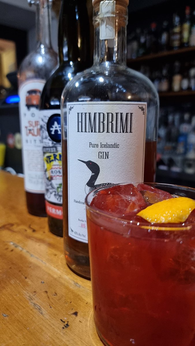 ginhimbrimi's tweet photo. At Caffè dei Poeti Teramo
 #negroniweek #himbrimi #italy https://t.co/66KUAwWMMt