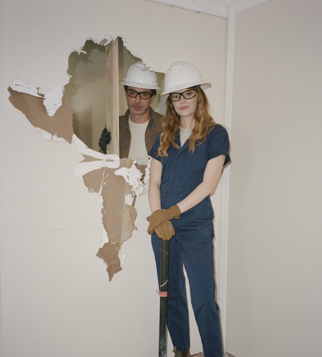 DiscussingFilm's tweet photo. First trailer for ‘THE CURSE’, starring Emma Stone and Nathan Fielder, releases tomorrow.

The series follows a curse that disturbs a newly married couple as they try to conceive a child while co-starring on their new HGTV show. https://t.co/VFKUKCikFZ