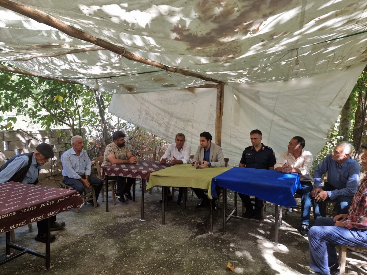GolbasiAdymnkym's tweet photo. İncelemelerde ve denetlemelerde bulunmak üzere köylerimize ziyarette bulunan Kaymakamımız, Kırsal Konteynerleri yerinde inceleyip denetledi ve 
vatandaşlarımızla sohbet edip talep istek ve önerilerini dinledi. https://t.co/KcjD1J7FIu