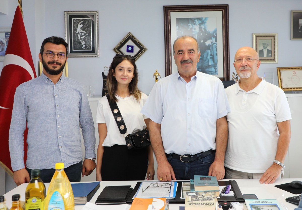 Cumhuriyetimizin 100 yılında felsefe etkinliklerimiz devam ediyor. Mudanya Buluşmaları bu yılda Trilye Taş Mektep'te devam edecek. Doç. Dr. Fatih Elmas, Felsefe Topluluğumuz başkanı Buse Gümüş ve başkanımız Hayri Türkyılmaz ne yapabileceğimiz üzerine güzel bir sohbet ettik.