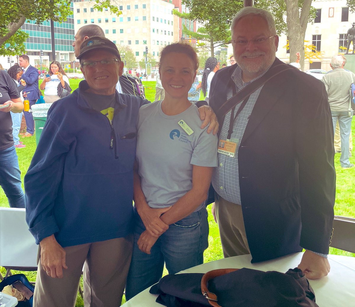 Rebecca Esselman tweet media