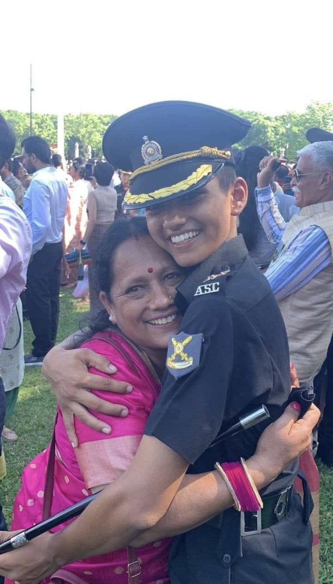 12वीं कक्षा में अपने जिला चंपावत की टॉपर ज्योति बिष्ट कराटे की खिलाड़ी रही राष्ट्रीय और अंतर्राष्ट्रीय पर कई चैंपियनशिप में हिस्सा लिया अब भारतीय सेना में लेफ्टिनेंट बनी हैं बहुत-बहुत बधाई उत्तराखंड देवभूमि की बेटी को
<a href="/DevendraPincha/">Devendra Pincha IPS</a> 
<a href="/Champawatpolice/">Champawat Police Uttarakhand</a> <a href="/pushkardhami/">Pushkar Singh Dhami</a> <a href="/The_NehaJoshi/">Neha Joshi</a>