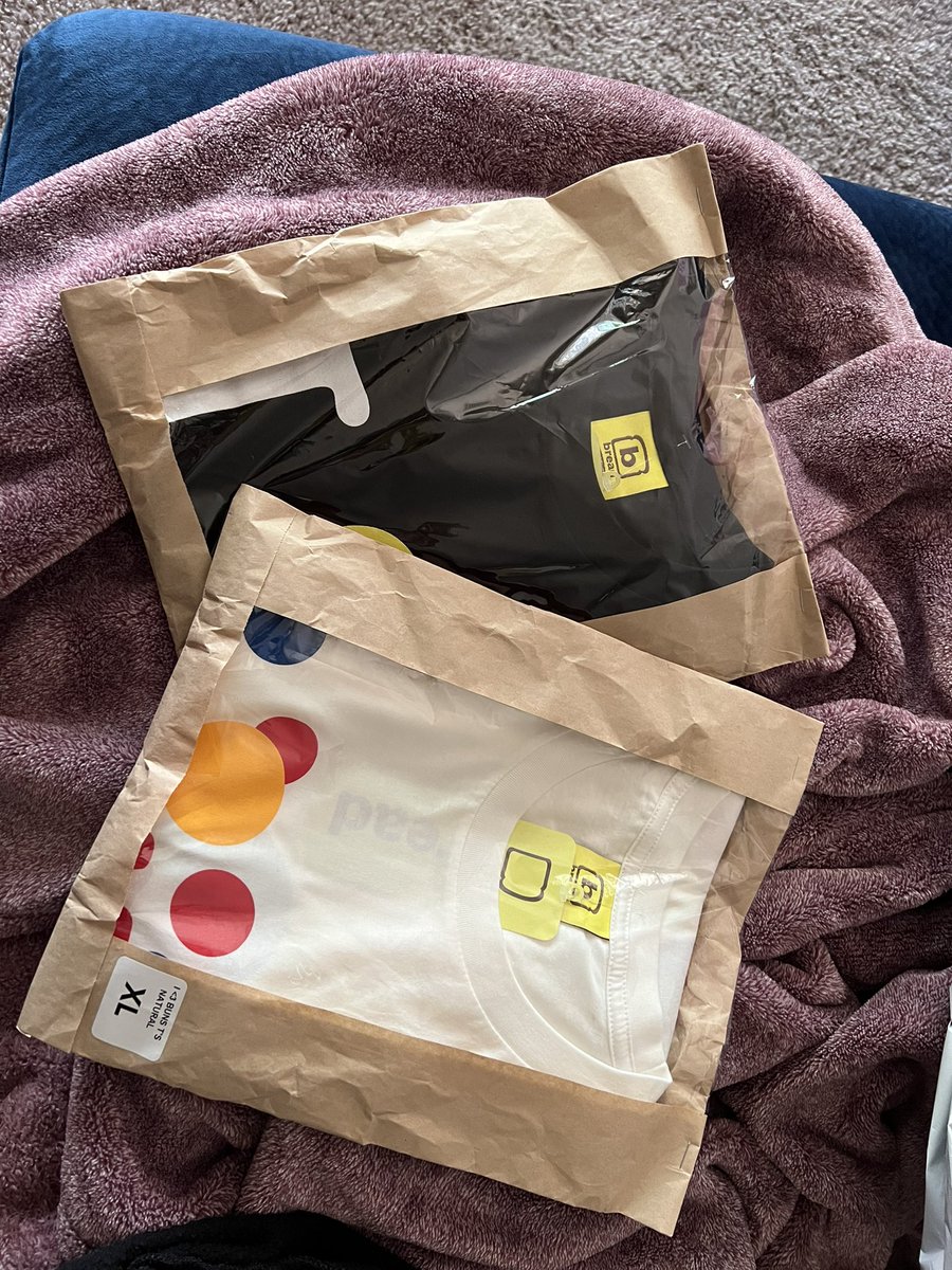 VRONILIVE's tweet image. they’re wrapped in the same type of bags as bread i’m obsessed