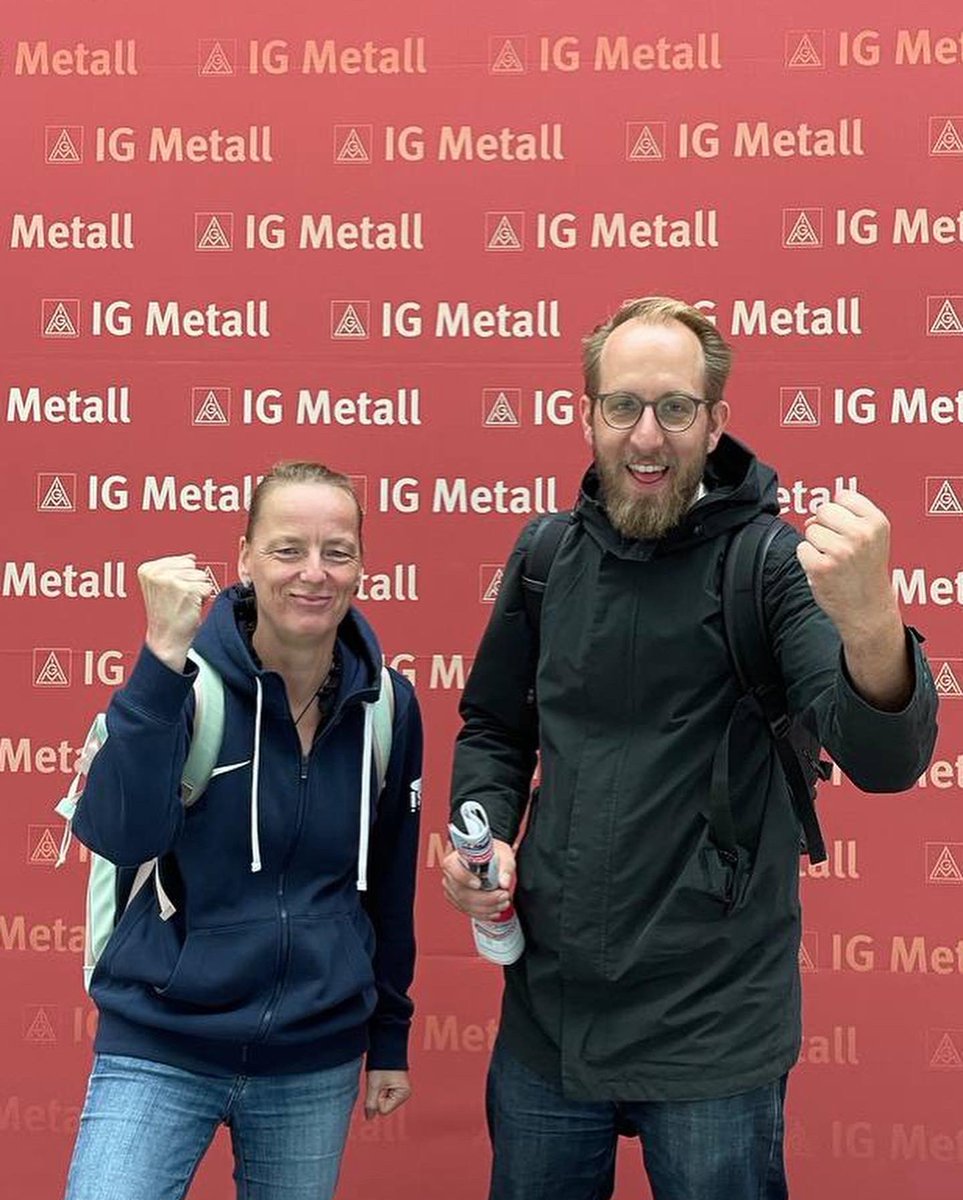 Heute war eine BKB-Delegation in Frankfurt bei den Kolleg:innen der <a href="/IGMetall/">IG Metall</a>. 

Beim Zentraler Vertrauensleute-Ausschuss haben wir zur Rolle der Teamdelegierten und den offenen Verhandlungen ausgeführt. 

Ganz nach unserem Motto: Stärke aufbauen, streiken und darüber reden.
