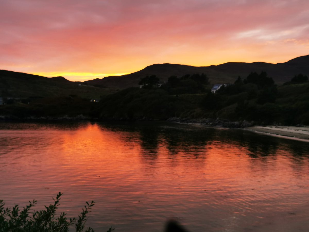 An amazing sunset swim on #LoveDonegal day... those colours with the sun setting behind #sliabhliag 😍... A local hidden gem, only 5min drive from home, lucky...