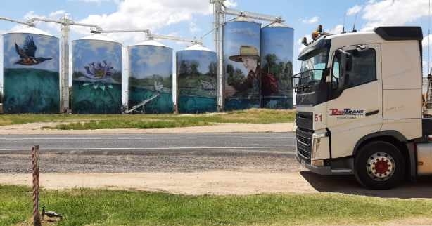 dantransptyltd's tweet photo. Another Fantastic Landmark at Yelarbon QLD. 🚚⁠
Definitely worth a Truck Stop! ☕🍪⁠
⁠
Thanks Steve for another Great Shot. 📸⁠
⁠
https://t.co/yV5zkcbfUM https://t.co/1c9tFb408K