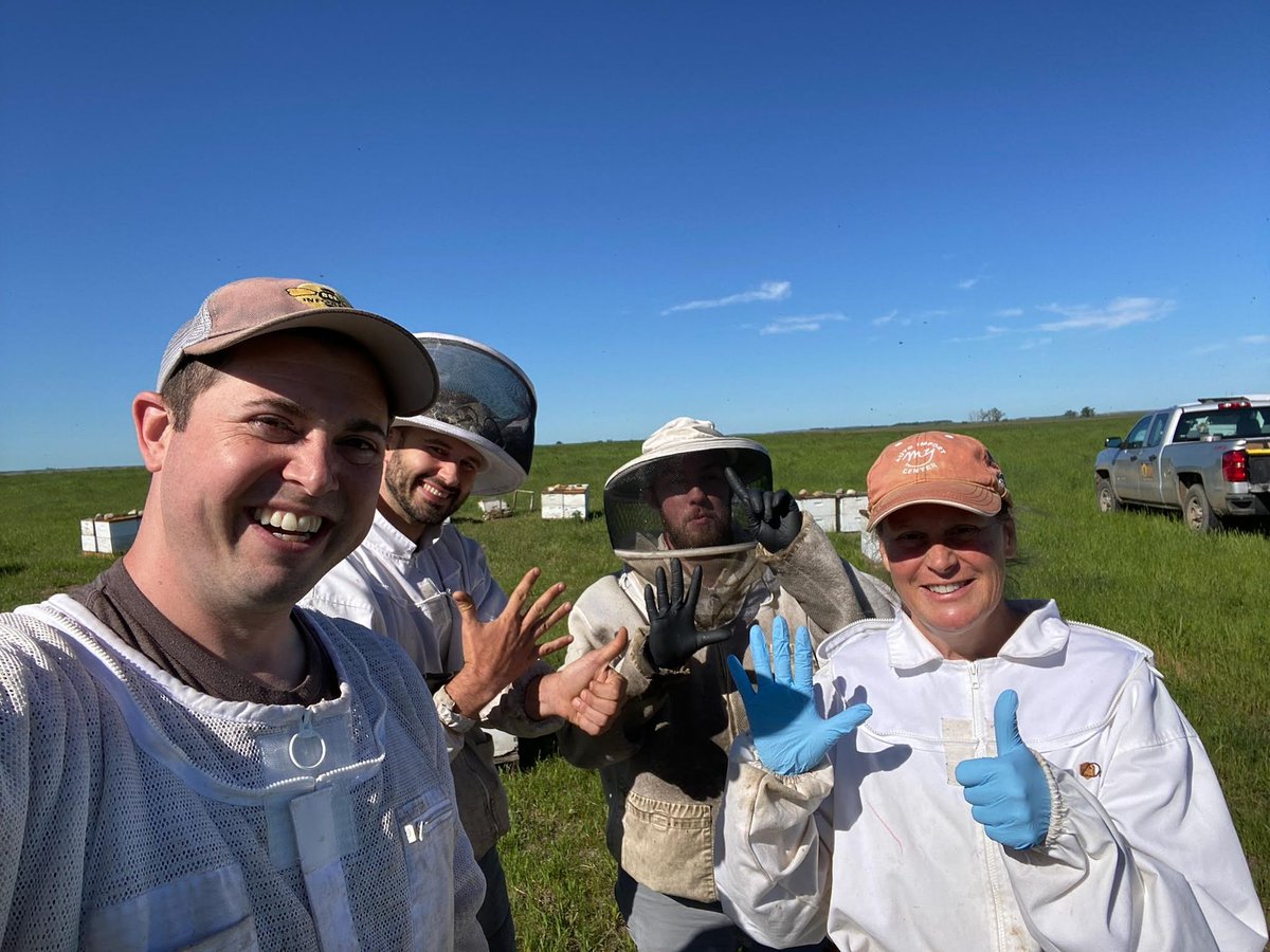 Tune in TONIGHT, Sept. 14, at 8pm EST:

Join BIP's Eric Malcolm (left) and Anne Marie Fauvel (right) for a LIVE event hosted by David Burns to discuss BIP and honey bee health!

We can't wait to see you there!

youtube.com/watch?v=8nCvJN…

#honeybees #beekeeping #science #YouTube