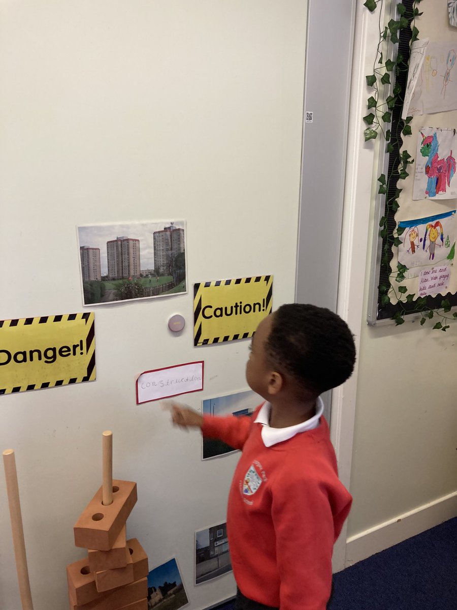 CP12022's tweet photo. It’s busy in P2 today. Building, drawing, writing and lots of chatting. 😊 https://t.co/HcnJTYbC5m