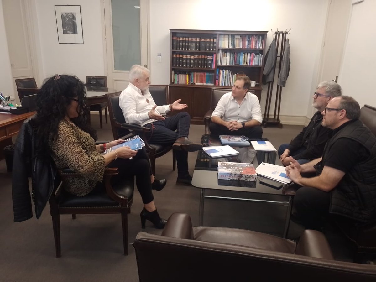 Con Javier Alonso, subsecretario de Formación y Desarrollo Profesional del @seguridadpba Ministerio de Seguridad de la provincia de Buenos Aires, trabajamos en la mesa técnica de cooperación y asesoramiento del Instituto Universitario Policial Provincial Juan Vucetich.