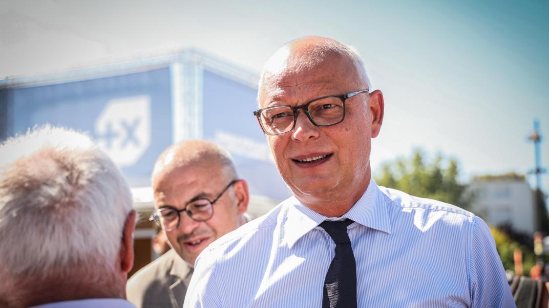 🇫🇷 FLASH - L’ancien Premier ministre Édouard Philippe est visé par une plainte pour "prise illégale d’intérêts, détournement de biens, favoritisme, concussion et harcèlement moral". (Le Monde)