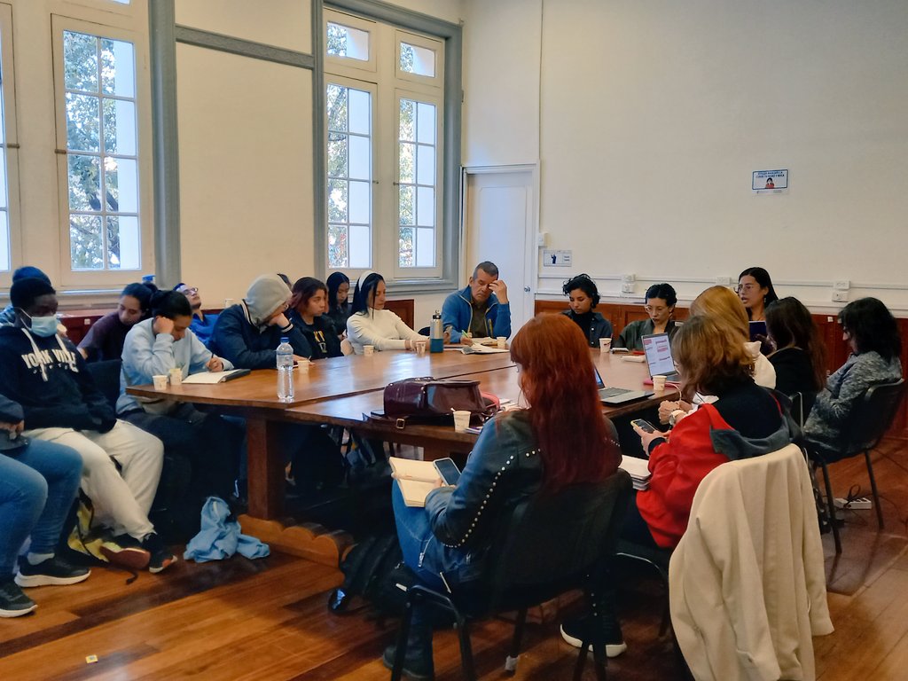 udistrital's tweet photo. #Hoy | Desde la sala de docentes de nuestra @arteasab, se desarrolla la Mesa de Trabajo de Género y Diversidades sexuales. Presentamos el protocolo, en un espacio de diálogos desde la mirada de los diferentes estamentos.  #UDlibredeVBGyDiscriminación #GenerandoUD #SomosUD https://t.co/VLn6cqgZLg