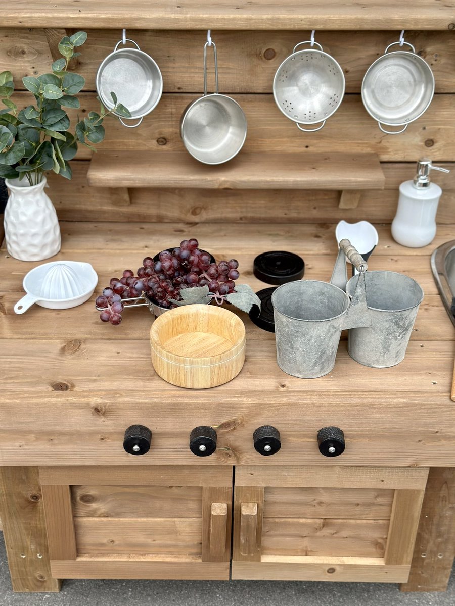 KKitchenz's tweet photo. 6Ft. Classic Mud Kitchen with cupboards and a shelf #mudkitchen #mudkitchenontario #mudkitchenfun https://t.co/o91sMSgMNR