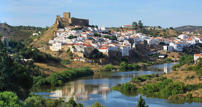 alentejo_1970's tweet photo. I would like to clarify here on Twitter about the travel/architecture accounts, that Portugal is not just #Lisbon and #Porto, we have such a beautiful country to discover, come on, make an effort and go discover the unknown #Portugal 🇵🇹
#Avô
#Odeceixe
#Mértola
#PontedeLima https://t.co/suIF83cElT