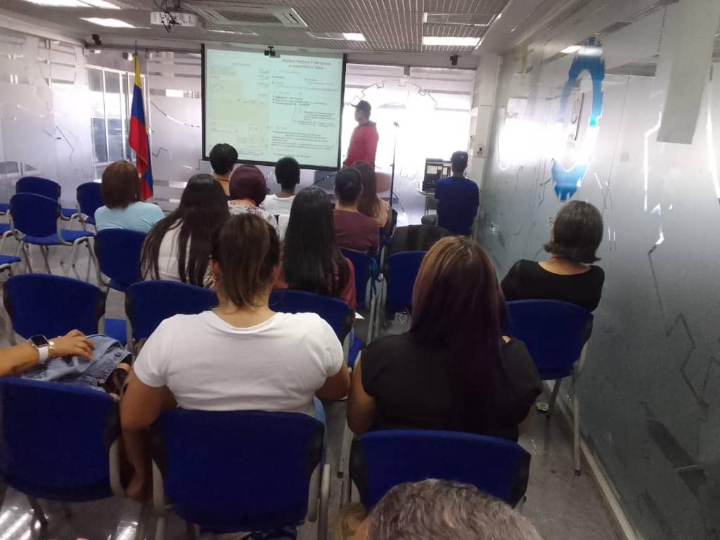 Hoy se llevó a cabo el taller "Norma de Facturación"Máquinas Fiscales", dictado por el Lic Manuel Ramírez, de Seniat.