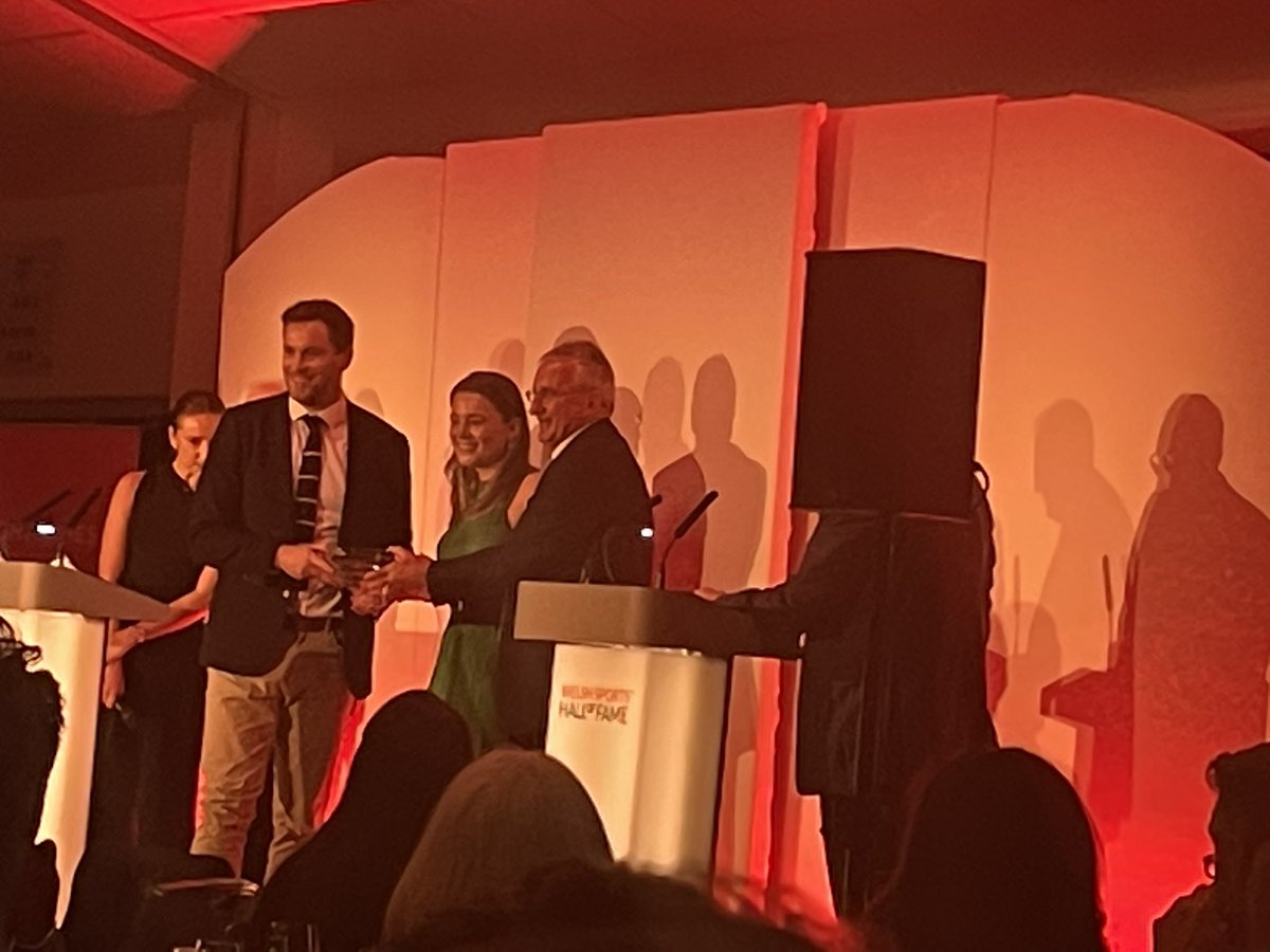 WelshSportsHoF's tweet photo. The Peter Corrigan Welsh Sports Media Award 2023 goes to Sue Butler, accepted by her children Nell and Jack 🏆 #wshof https://t.co/E0eyJqHG9X