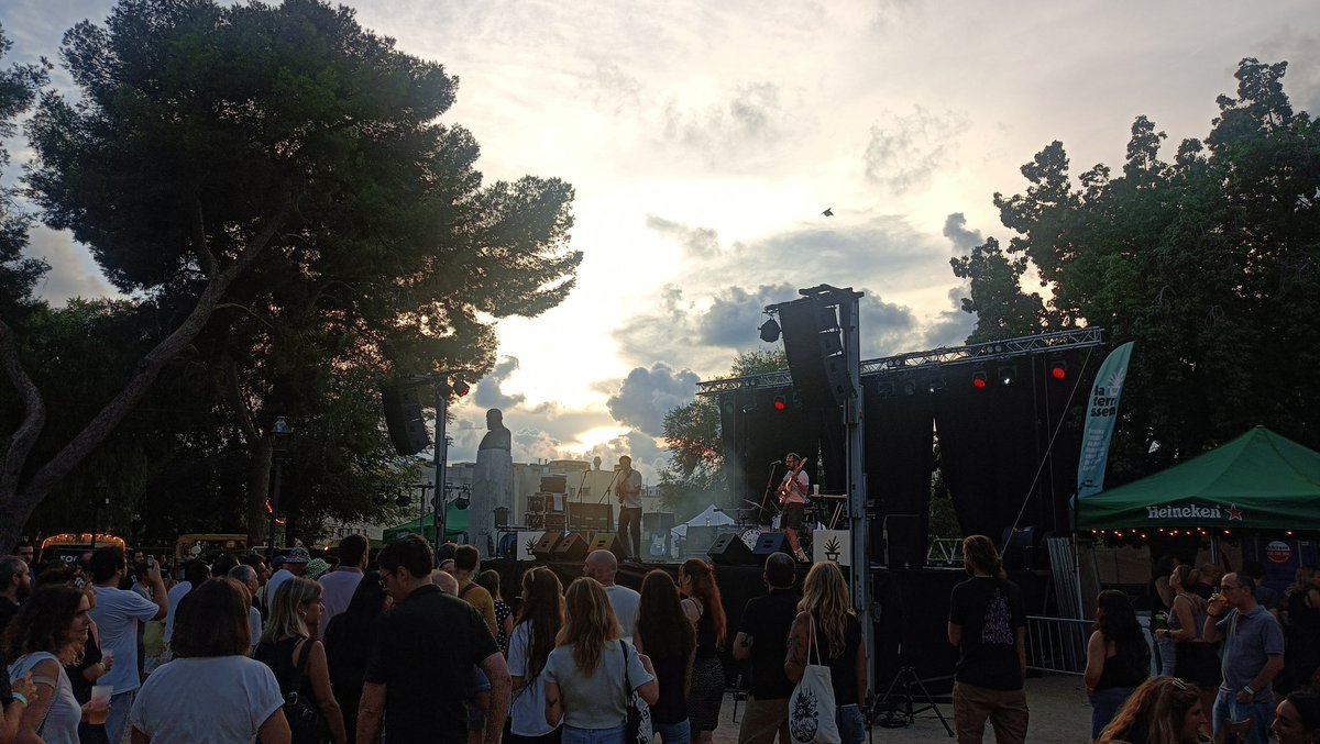 Avui hem inaugurat La Terrasseta amb concert de Mujeres i <a href="/LewkoMarta/">Marta Lewko</a>... 🎶
<a href="/SantateclaTGN/">Santa Tecla Tarragona</a>
