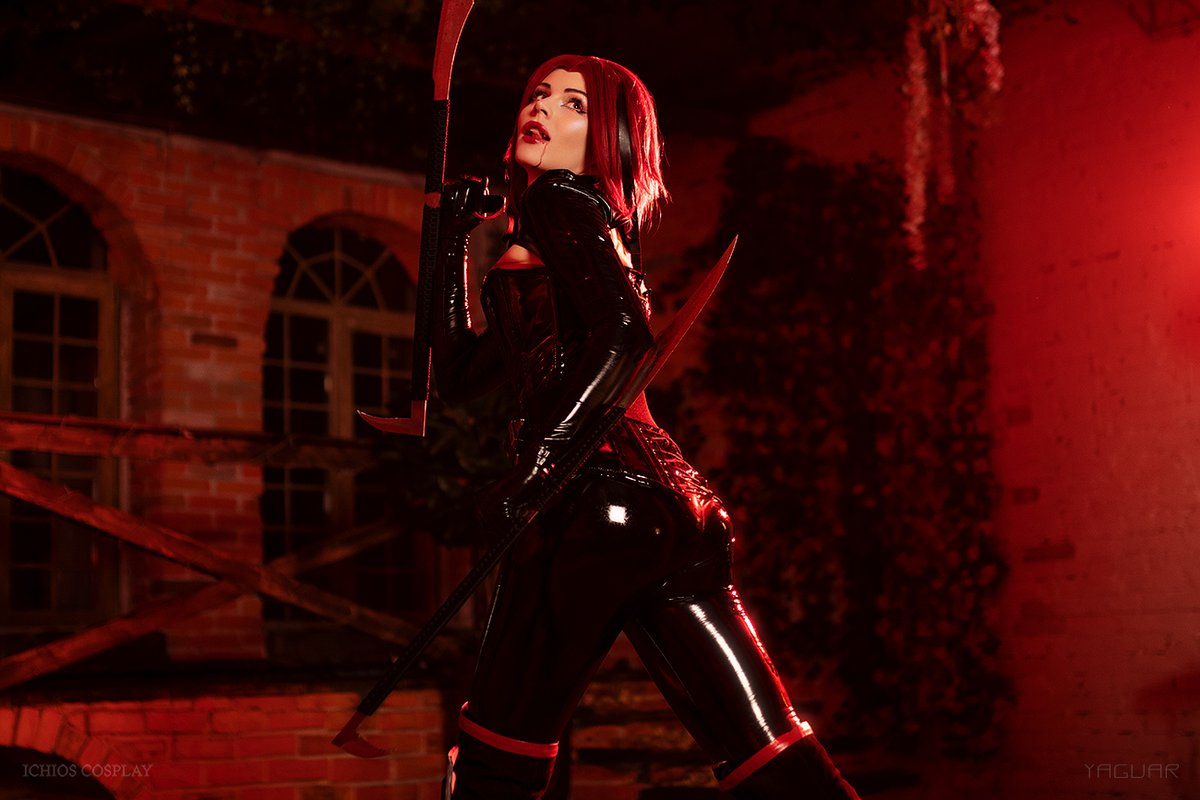 Have a fun night ;)

What will you do? Would you like to play a game, maybe a TV series?
Or a walk through the dungeons of a castle with vampires? 😈

#Bloodrayne: Betrayal #cosplay