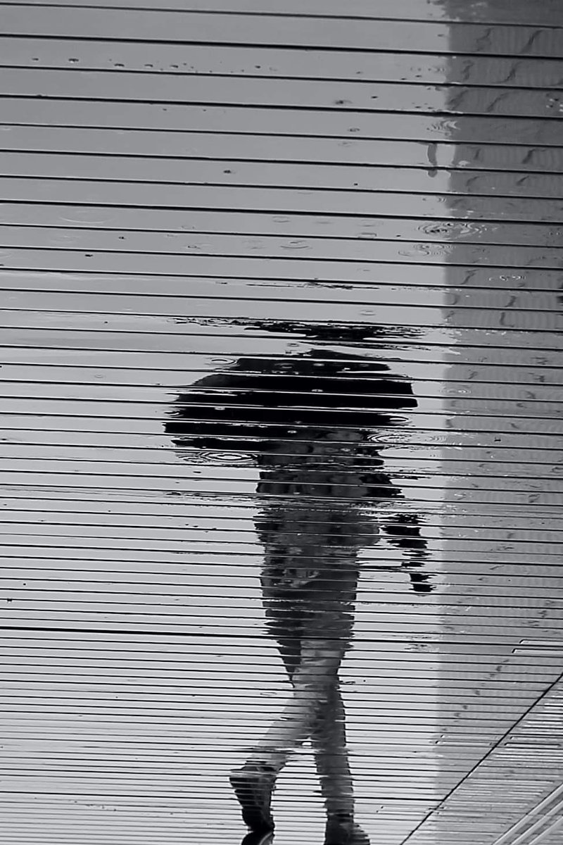 Between the distorted lines #streetphotography #street #blackandwhite #Paris #pascalcolin #canon #50mm