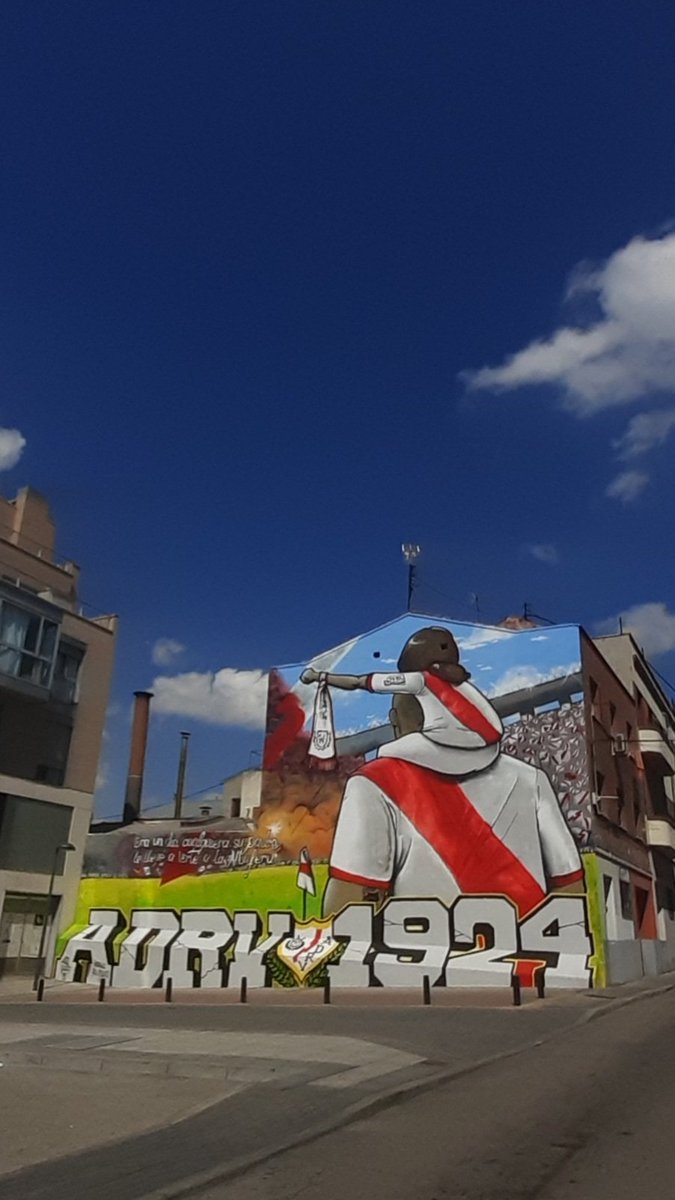 Vallecas tendrá muchas cosas malas, pero también algunas buenísimas y, sin lugar a dudas, te toca la patata. Ole vallekas!

<a href="/RayoVallecano/">Rayo Vallecano</a>  #vallekas