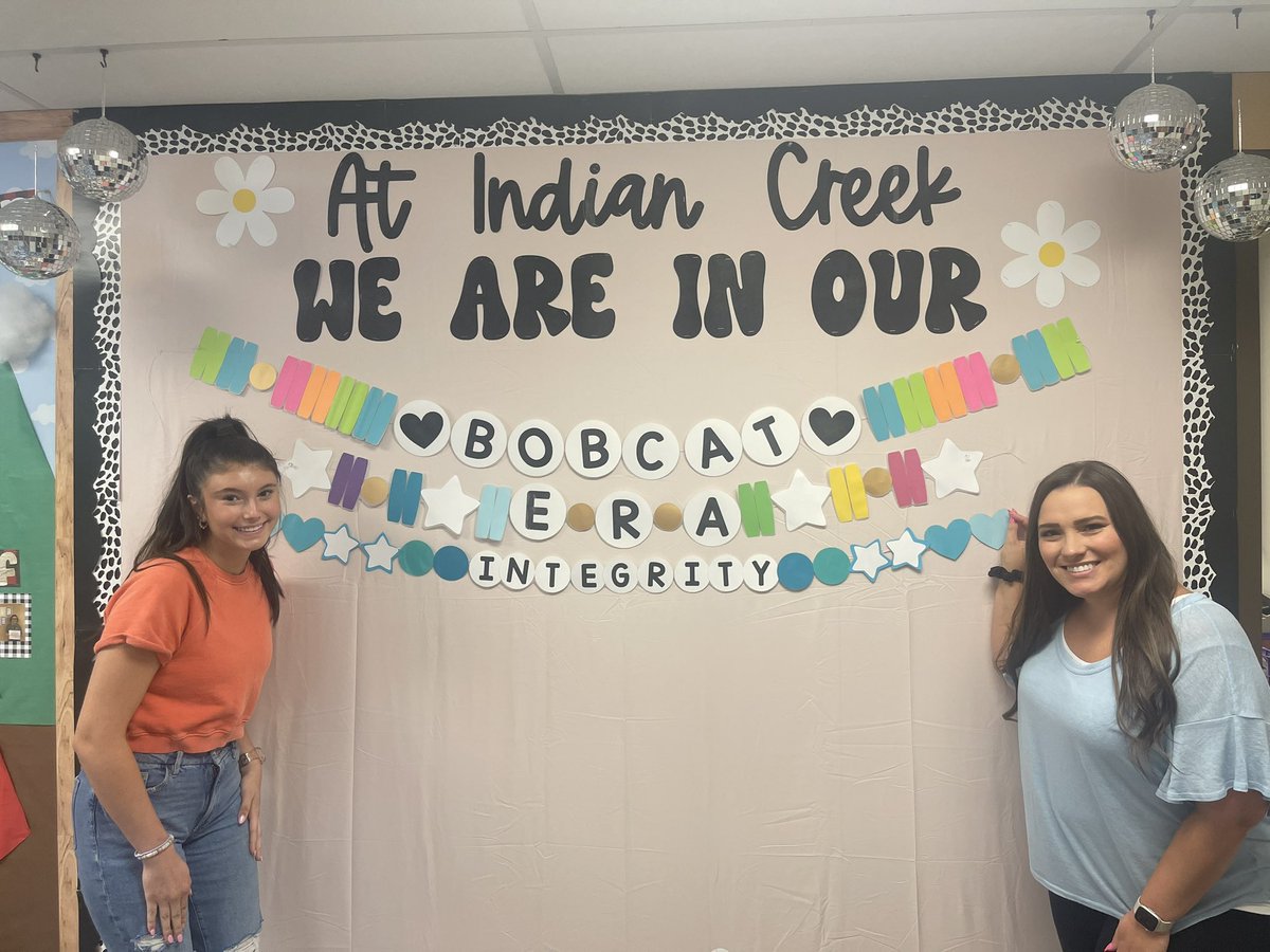 OlatheFutureEd's tweet photo. Had the best time @ICBobcats seeing the amazing work @Olathe21st @OlatheCTE WBL Senior Capstone Ava has been helping with!
💕💕 fan girl over this bulletin in progress too 💕💕
#seniorcapstone #wbl #realworldlearning #elementarylife https://t.co/0fXdxeA3o4