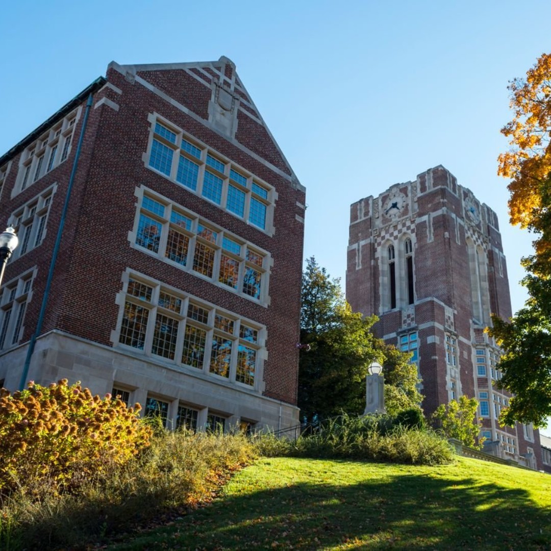 Have you heard? The University of Tennessee System guarantees spots for top 10% of high school students. 

Read more : highereddive.com/news/universit…