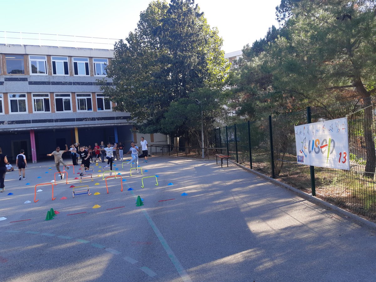 UsepTreize's tweet image. 3 eme journée du bouge ta rentrée pour préparer la #jnss. Les partenaires #ufolep13, le #cd13athletisme,  le #cd13handball ont accompagné #lusep13 à l ecole #rosesauvagine