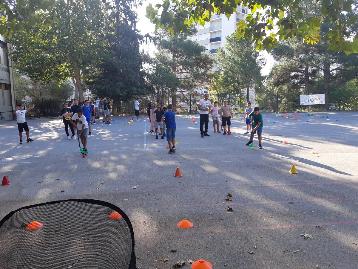 UsepTreize's tweet image. 3 eme journée du bouge ta rentrée pour préparer la #jnss. Les partenaires #ufolep13, le #cd13athletisme,  le #cd13handball ont accompagné #lusep13 à l ecole #rosesauvagine