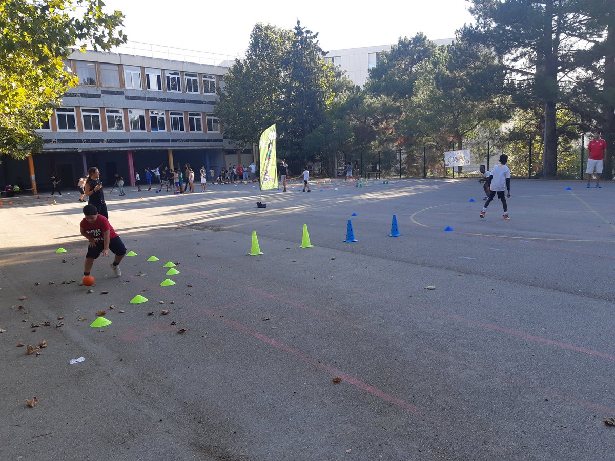UsepTreize's tweet image. 3 eme journée du bouge ta rentrée pour préparer la #jnss. Les partenaires #ufolep13, le #cd13athletisme,  le #cd13handball ont accompagné #lusep13 à l ecole #rosesauvagine