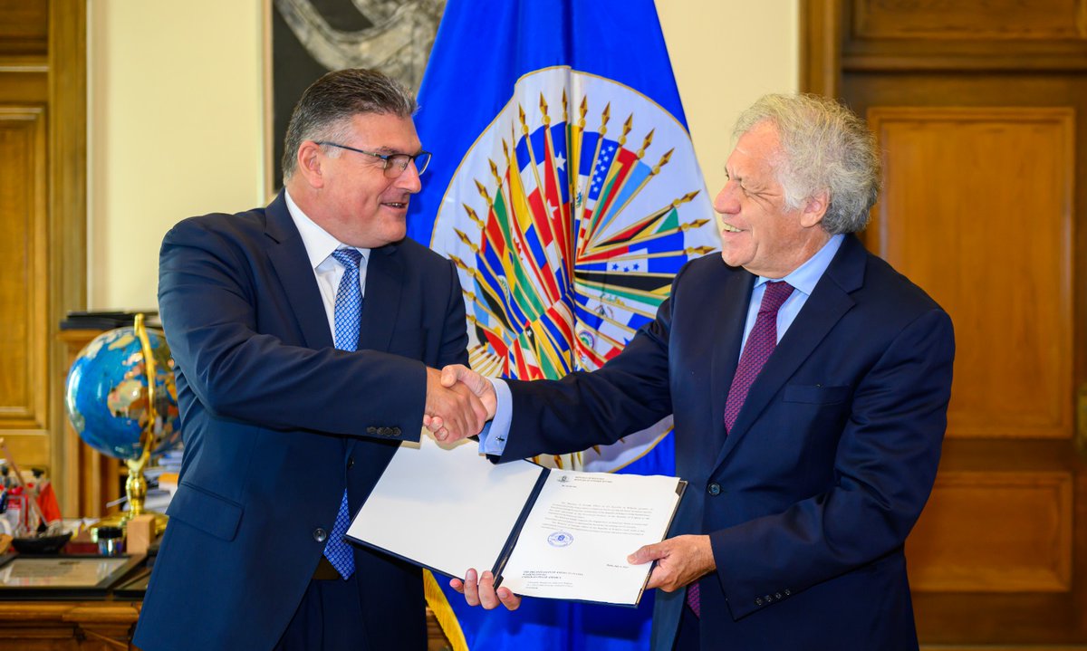 Almagro_OEA2015's tweet photo. I received credentials from Amb  Georgi Panayotov, Permanent Observer of Bulgaria to the OAS. We discussed Bulgaria’s engagement in the LAC region and its commitment to strengthening relations and cooperation with OAS member states. https://t.co/YhJzw7yeRb