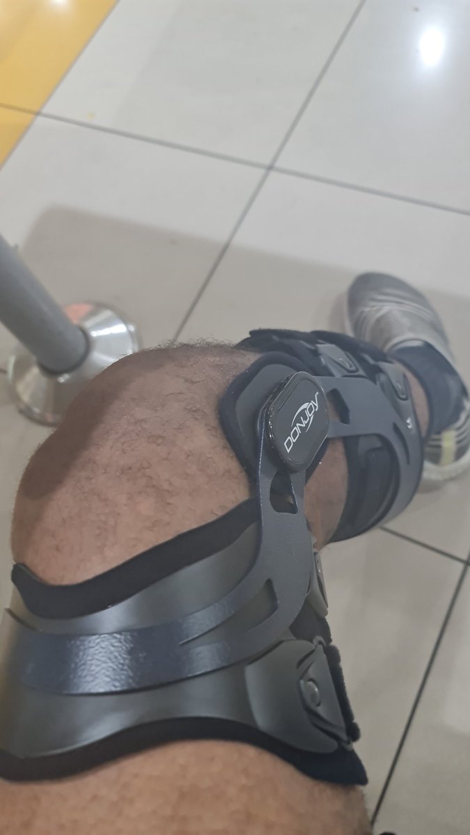 Meu joelho novo kkkk 🦿