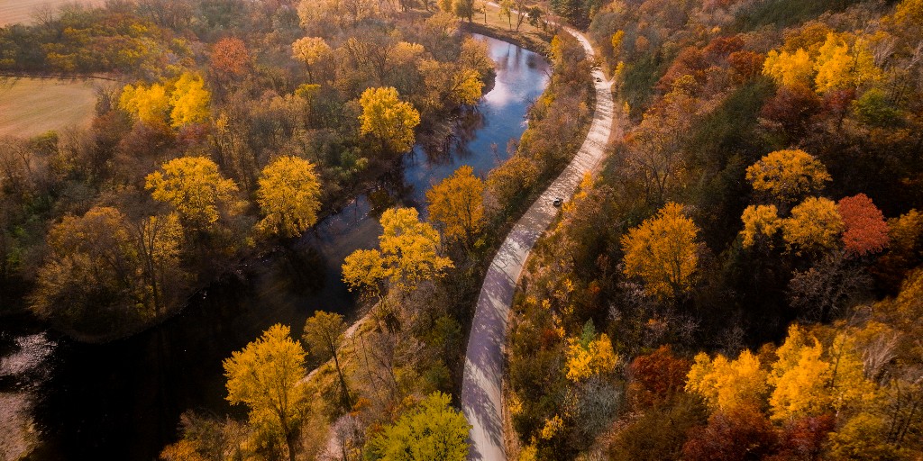exploreminn's tweet photo. Find stellar fall colors at a @mnstateparks this weekend! Use the @mndnr Fall Color Finder to plan your #MnStatePark visit. #OnlyinMN https://t.co/BWdoQca3mQ https://t.co/3nCdg8zrk3