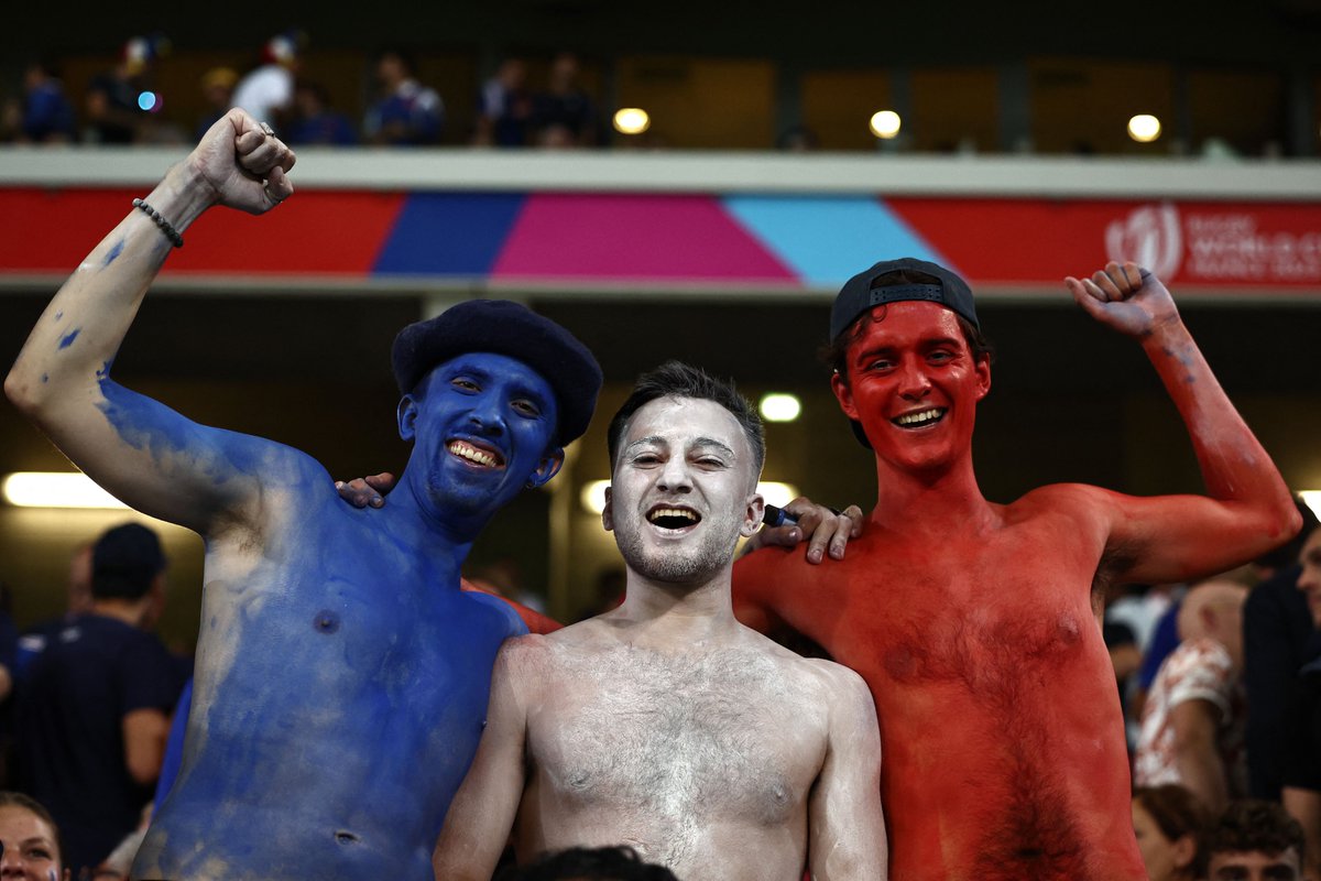 France2023's tweet photo. Victoire sous les étoiles lilloises ✨
---
Victory under the stars of @MetropoleLille ✨

#RWC2023 #FRAvURU https://t.co/xDkY48DuMU