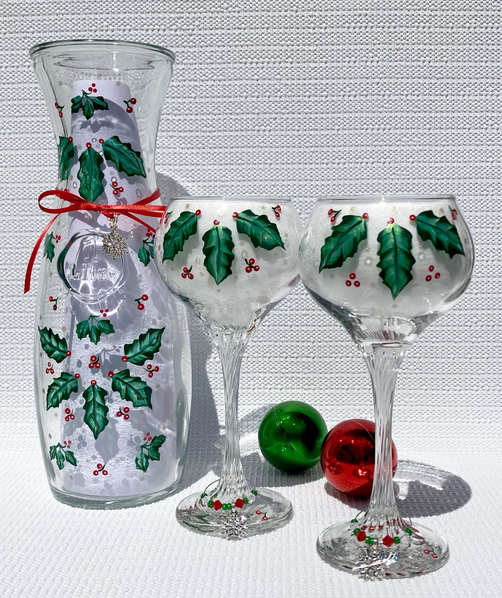 etsy.com/listing/108152… #winegiftset #hollyglasses #christmasglasses #SMILEtt23 #christmasgift #holidaygift #etsygifts #etsyhandmade