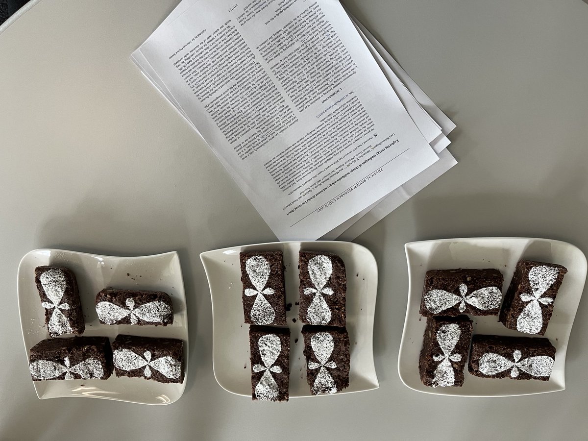 What came first, the charge quadrupoles or the Jahn-Teller distortion? Study the cakes celebrating Max & Luca’s paper to find out: journals.aps.org/prresearch/abs…