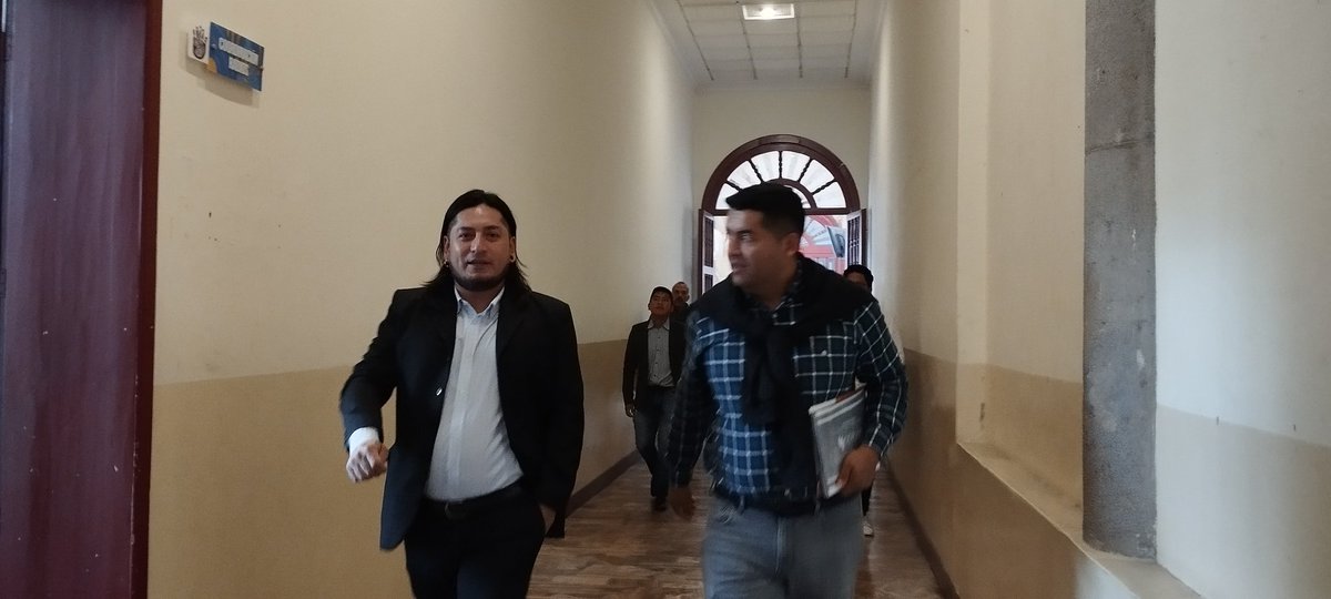 CulturaFM1009's tweet photo. 📻Una delegación de medios comunitarios visitaron las instalaciones de las Radios de la @CasadelaCultura, en #Quito.
🟣@MarceloNegret15, coordinador de las Radios CCE, comentó la historia de nuestros medios, los retos y metas como #mediopúblico
#Corape #comunicacióncomunitaria https://t.co/N2IvvSUpwF