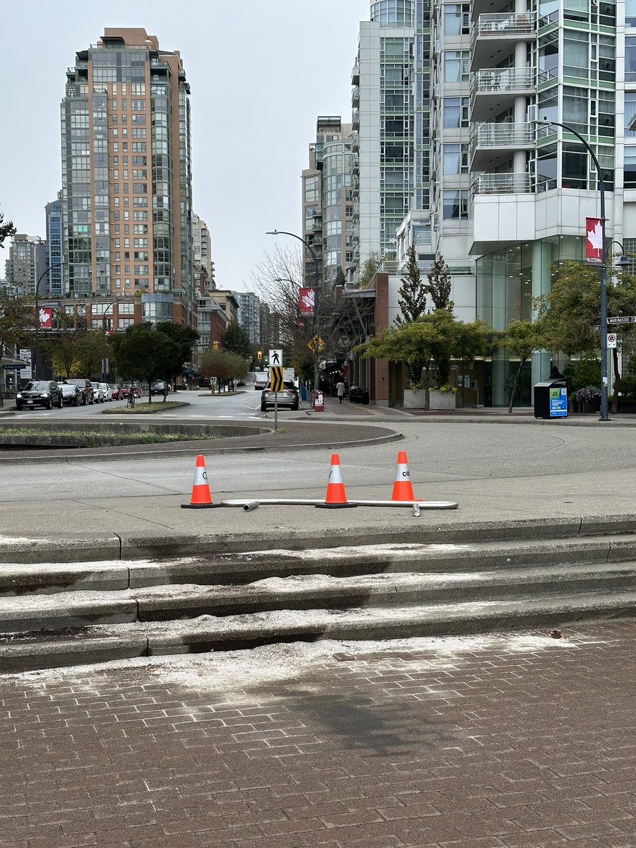 Shawnlambert123's tweet photo. @CityofVancouver Any idea what’s going on here. Been like this for over 2 weeks now. This is at Davie and marinaside crescent. This is at the circle at Marinaside crescent and Davie street. https://t.co/nCAjQcwnm3