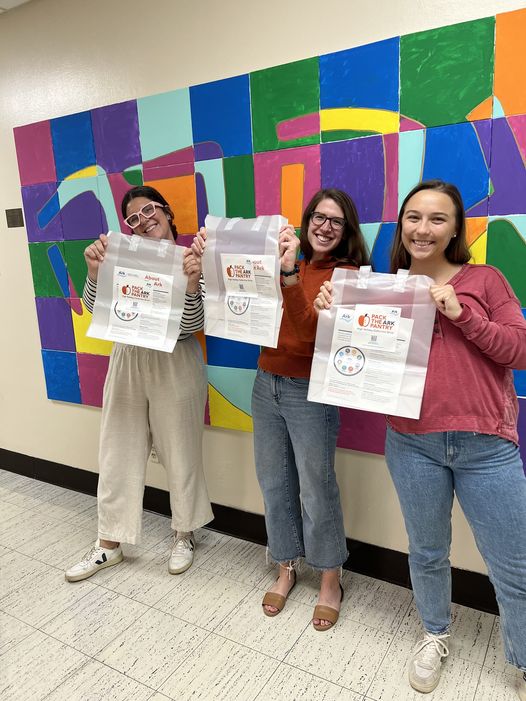 arkchicago's tweet image. Thank you, @AnsheEmet, for collecting and helping us spread the word for the High Holiday Collection Drive. Alongside dozens of synagogues in Chicagoland, your support and enthusiasm are turning kindness into the trendiest look of the season! #packthepantry #poweredbycommunity