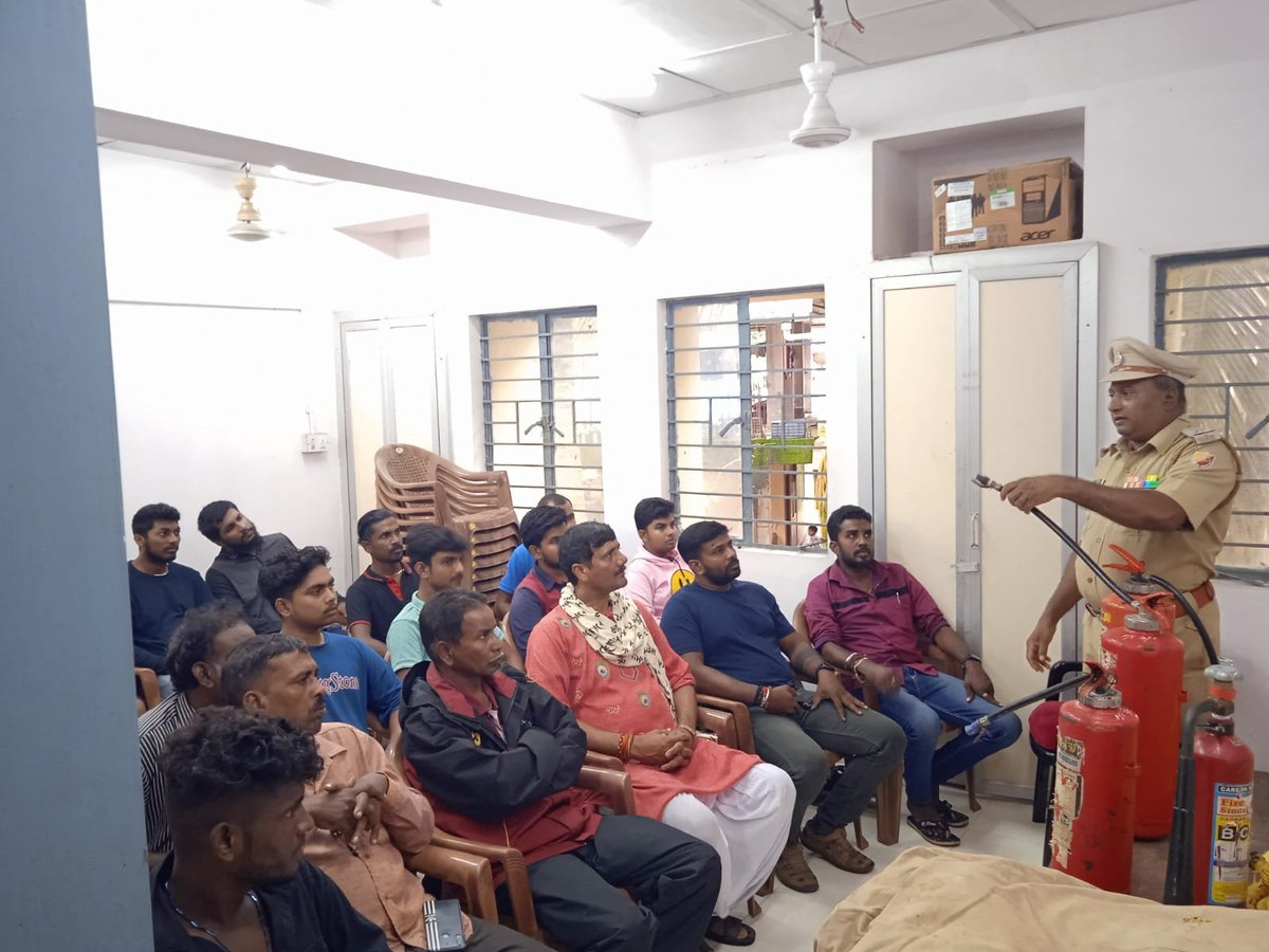 FireService_ANP's tweet photo. #FSAberdeen and #FSGaracharma,on 14.9.23 conducted Fire Safety Awareness Training,for the members of Ganesh Puja Committee.

They were briefed about the Do’s &amp; Don’t’s to be followed during Puja Celebration on 18-19th Sept23.

61 Committee Members attended the Awareness Session. https://t.co/6fOAmu91rq