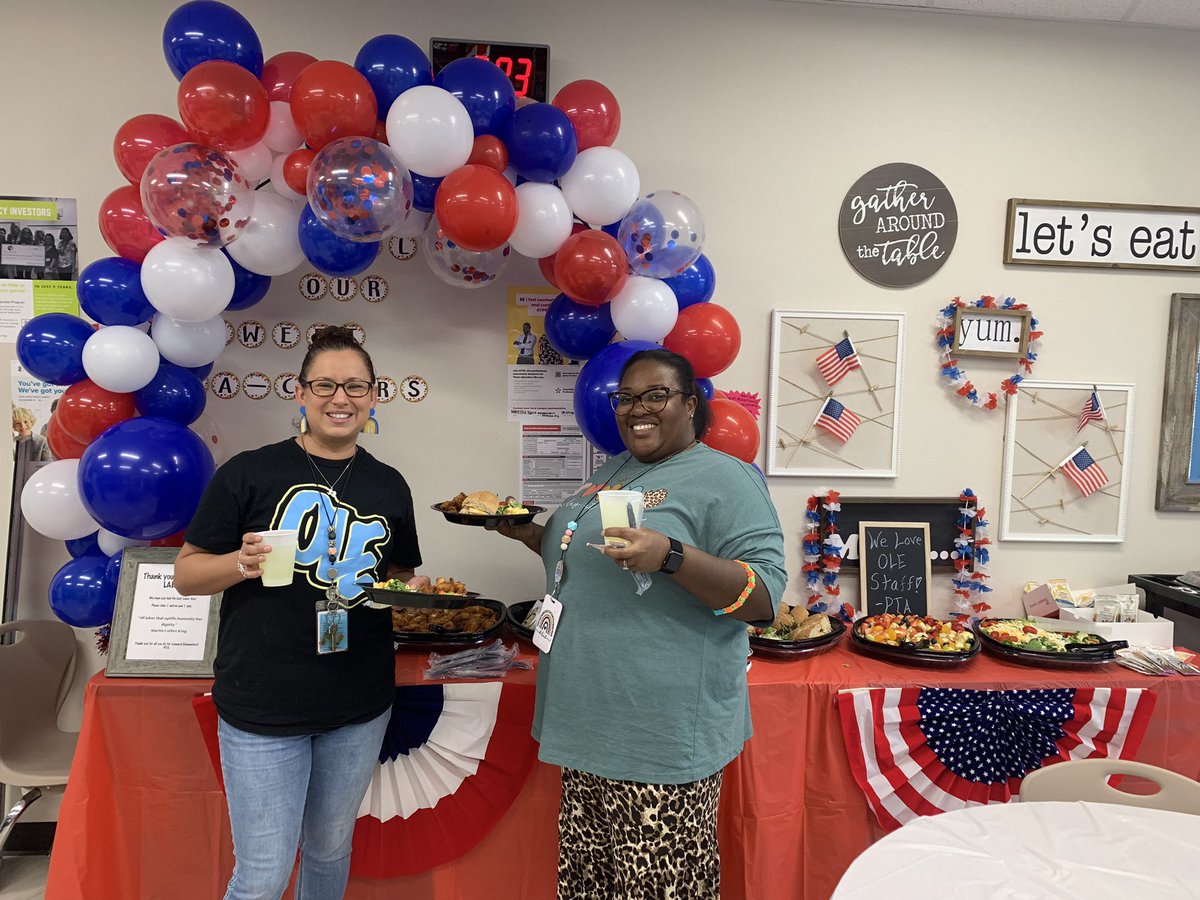 One more picture from this morning of very happy teachers!💛💙