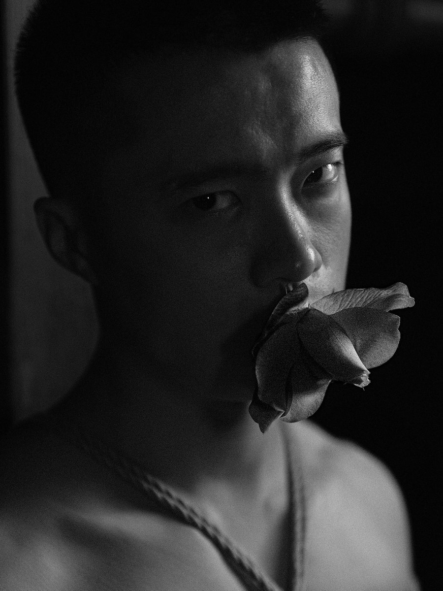 随手拍个男人，
富士黑白直出。 https://t.co/JkwvUWxRsE
