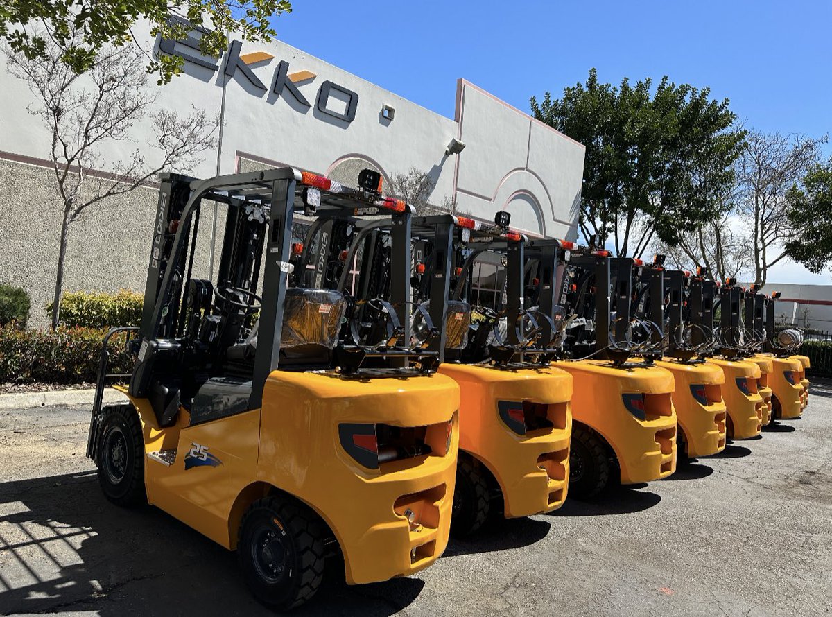 EKKOlifts's tweet photo. The EKKO #EK25LP and #EK50LP Series LPG forklifts in stock now! 5,000-10,000 lbs cap, 189’’ lift,Kubota engine, side shift, free lift, tilt, 4-way valves. Available in solid pneumatic tire and pattern cushion tire. 877232-6517 
Info@ekkolifts.com
https://t.co/WHEJyJAut1 #forklift https://t.co/edFVcxauSu