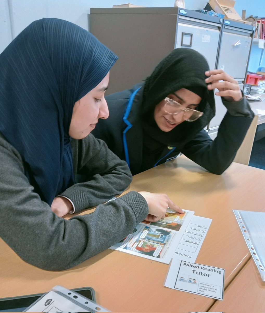 Paired Reading training - desperate to make a difference! Love the enthusiasm 😃 📚 #literacy4all  #EAL  @Holyrood_Eng