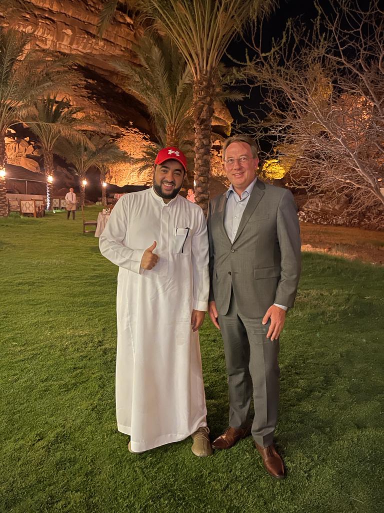 ludovic_pouille's tweet photo. #مساء_الخير من فندق #شادن الرائع في #العلا ! شكرآ 🙏 للسيد عبدالله صالح السريع ، العضو المنتدب لشركة شادن الفندقية ، على الاستقبال الحار!
Good evening from #Shaden Resort in #AlUla ! Thank you to Mr. Abdullah Saleh Al Sorayai, Managing Director, for his warm welcome !
🇸🇦💚🇨🇵 https://t.co/fSBhwnOhdy