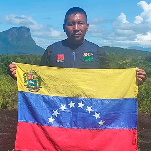 _Provea's tweet photo. No olvidamos:

Se cumplió 1 año del asesinato de Virgilio Trujillo, líder indígena Uwottüja asesinado tras luchar por el ambiente y sus tierras contra el Arco Minero en Venezuela.

Víctima de disparos en su rostro.

El caso de Virgilio sigue impune.

Desde el 2010, al menos 47 indígenas han sido asesinados en Venezuela por conflictos territoriales y la depredación minera.