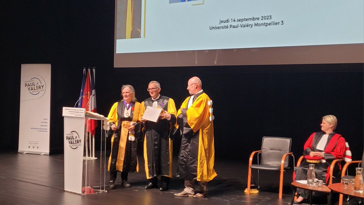 univpaulvalery's tweet photo. [HONORIS CAUSA]

Juremir MACHADO DA SILVA, nouveau Docteur Honoris Causa de l' @univpaulvalery 

En présence de la présidente #AnneFraisse, Philippe Joron
@antoinecoppo, Arielle Syssau Vaccarella, Rosangela de Oliveira

@juremirm @PUCRS @vincenzo_susca https://t.co/0RejjjmRee