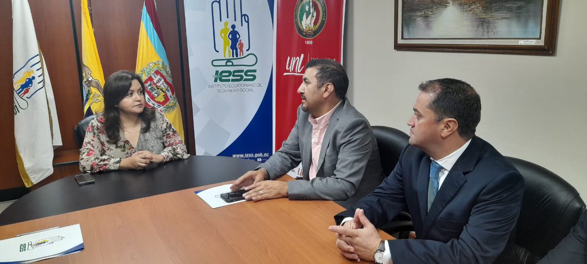 IESS_Loja's tweet photo. #IESSatuServicio| Alexandra Valdospinos, directora nacional de Afiliación y Cobertura @IESSec y Nikolay Aguirre, rector de @UNLoficial, suscribieron el Plan Interinstitucional para promover la cultura previsional e importancia de la seguridad social en la comunidad universitaria. https://t.co/ZO2fIKWh98
