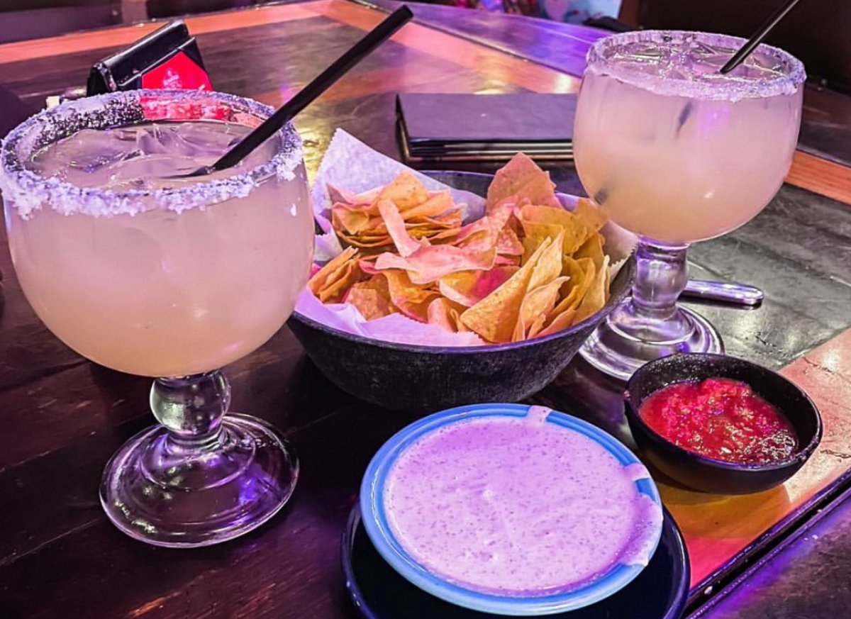 Margaritas and (thirsty) Thursdays go together like chips and salsa. 🍹

📷: @drinkinginstl