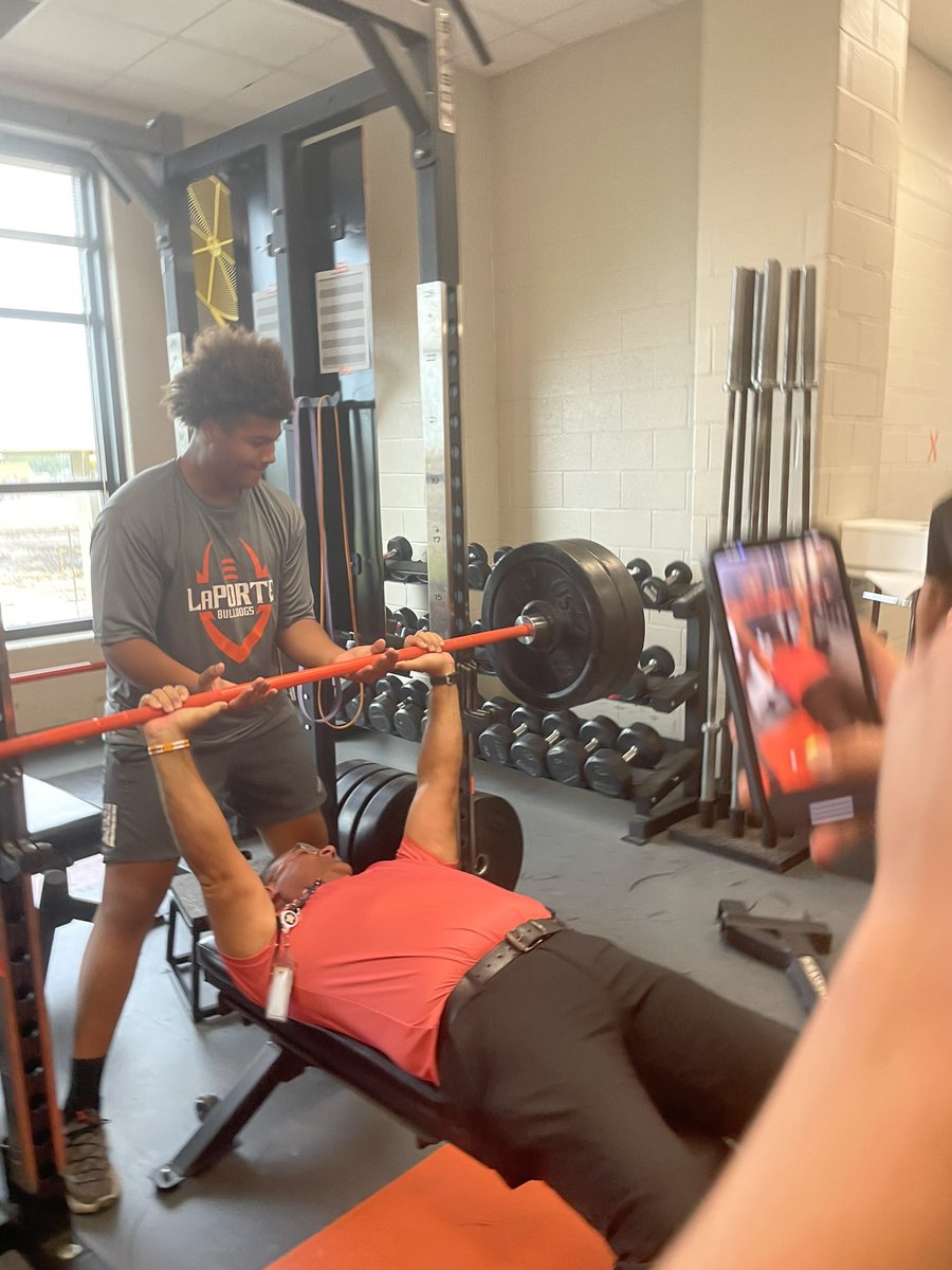 CoachB_LPHS's tweet image. Coach T jumping in on max day

@LaPorteBaseball 
@LPISDAthletics 
@LPISDstrength 

#buildingalegacy